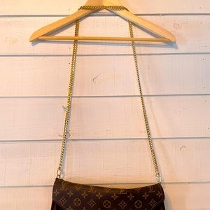 47" gold chain strap.